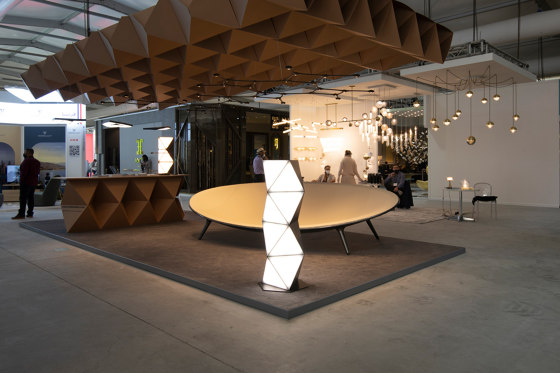 Totem Table | Lampade tavolo | Tokio. Furniture & Lighting