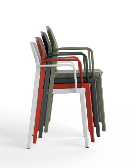 T!PA Ika Jane | upholstered chair with armrests | Chaises | Pointhouse