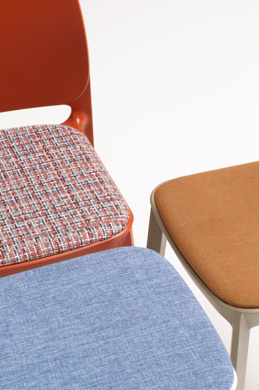 T!PA with armrests | Chaises | Pointhouse
