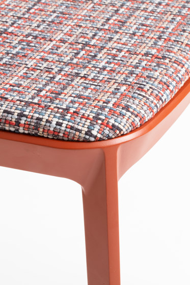 T!PA upholstered with armrests | Stühle | Pointhouse