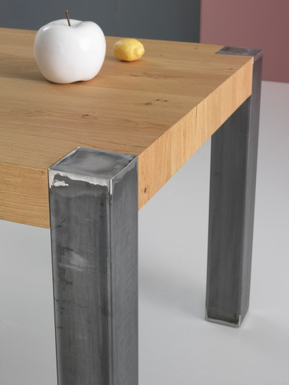 Tola | Dining tables | Pointhouse
