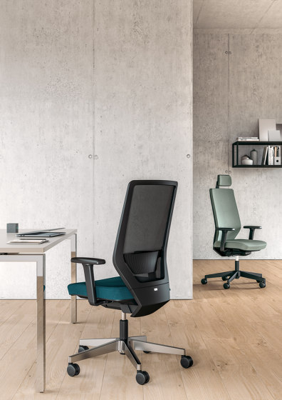 Streamo Drehstuhl, Rückenlehne und Sitz gepolstert, Kopfstütze und Armlehne optional | Bürodrehstühle | Assmann Büromöbel