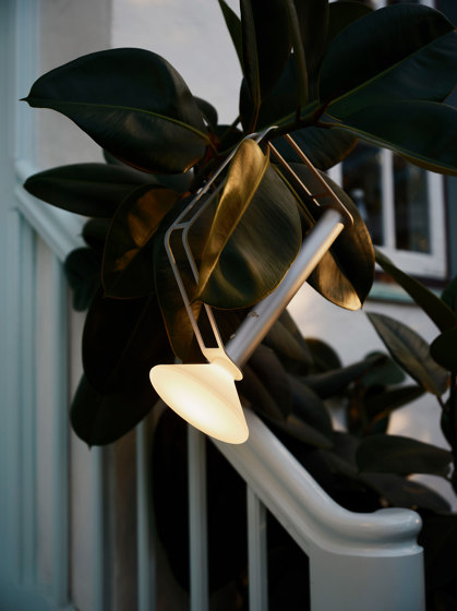 Piton Portable Lamp | Lámparas de sobremesa | Muuto