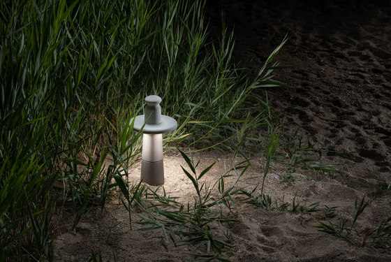 PIN small | Lampes à poser d'extérieur | Urbi et Orbi