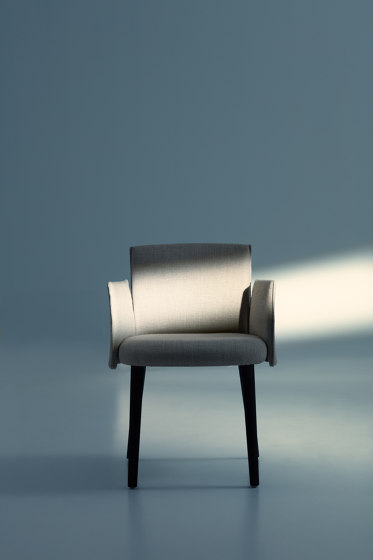 Ayra Chair with wooden legs | Sillas | LEMA