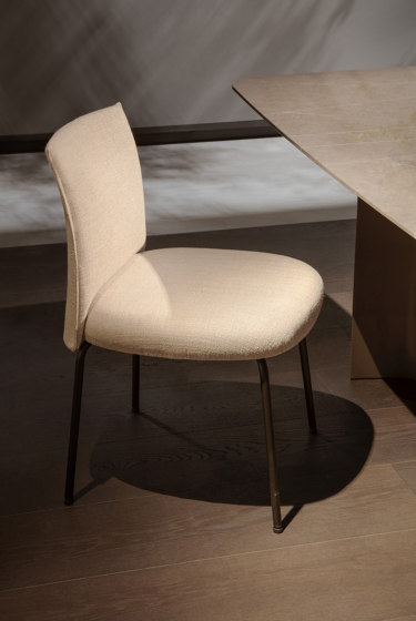 Ayra Chair with wooden legs | Stühle | LEMA