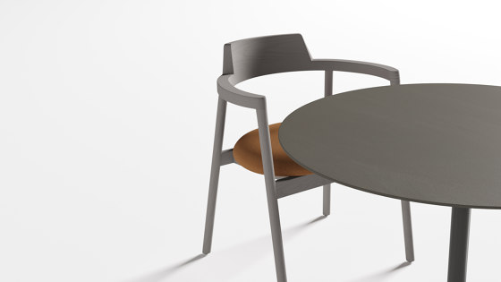 Cross Bar | Standing tables | B&T Design