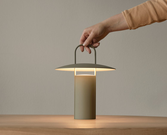 Ray Table Lamp, Portable | Black | Luminaires de table | Audo Copenhagen