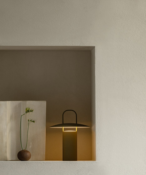 Ray Table Lamp, Portable | Black | Luminaires de table | Audo Copenhagen