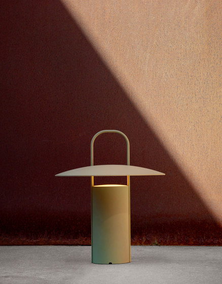 Ray Table Lamp, Portable | Dusty Green | Lámparas de sobremesa | Audo Copenhagen