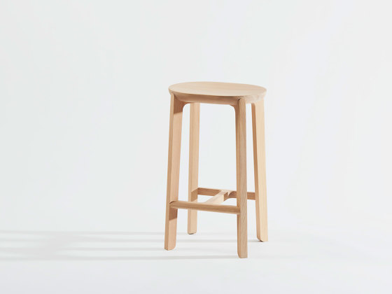 Juro | Barstool with back JHB75 W | Bar stools | Javorina