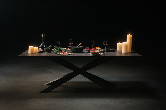 Mea tavolo da pranzo a induzione | Malm Black | Cross gambe del tavolo | Piani cottura | ATOLL