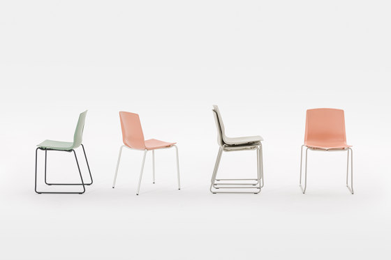 Loto Recycled Chair 300L | Chaises | Mara