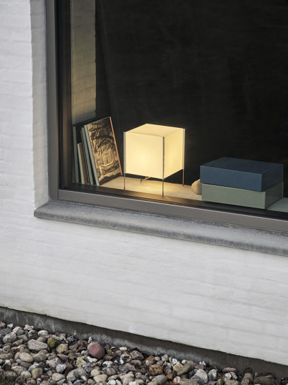 Paper Cube Table Lamp | Lámparas de sobremesa | HAY