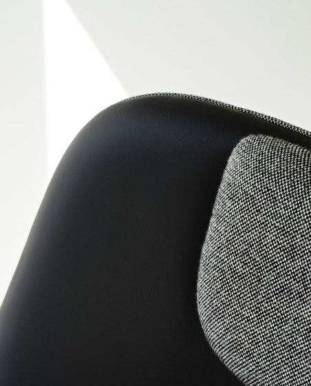 Drape Lounge Chair High With Headrest Oak Ultra Leather | Sessel | Normann Copenhagen