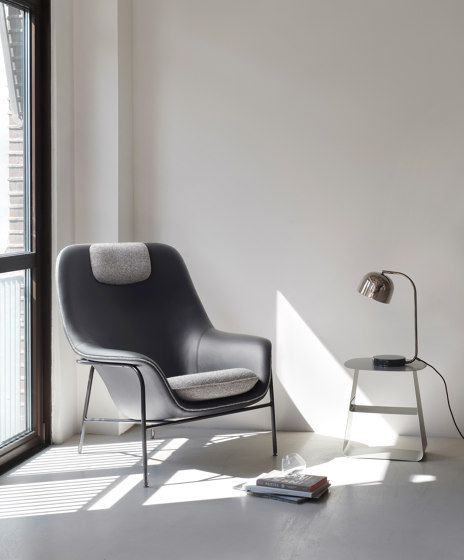 Drape Lounge Chair High With Headrest Oak Ultra Leather | Fauteuils | Normann Copenhagen