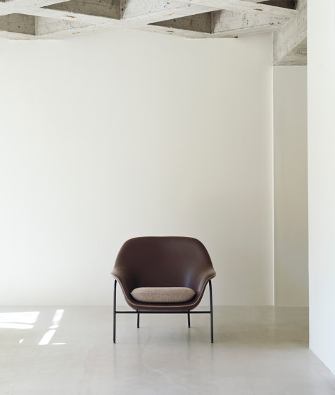 Drape Lounge Chair High W. Headrest Grey Steel Hallingdal | Fauteuils | Normann Copenhagen