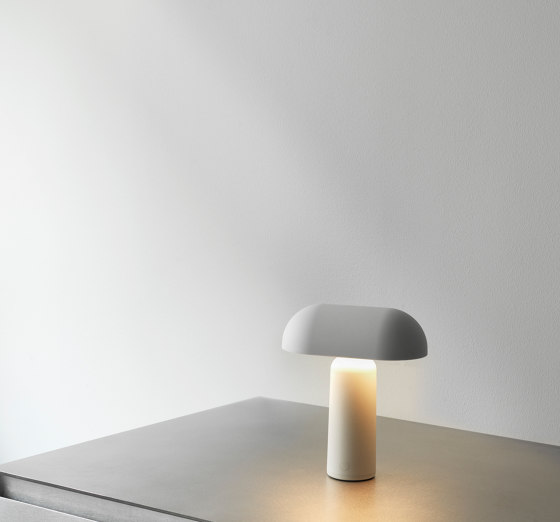 Porta Table Lamp Black | Lámparas de sobremesa | Normann Copenhagen