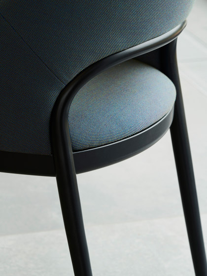 520 PF | Chairs | Thonet