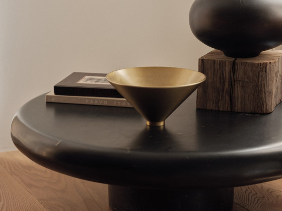 Colin King Collection, Stance Vase, H40 | Bronzed Brass | Vases | Audo Copenhagen