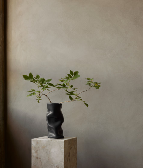 Collapse Vase, 30 | Black | Vases | Audo Copenhagen