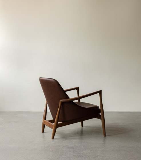 Elizabeth, Lounge Chair | Walnut Base / Hallingdal 200 | Poltrone | Audo Copenhagen
