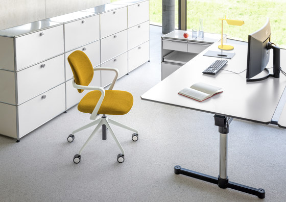 ATEGRA, 5-prong base with castors, height adjustable | Office chairs | Girsberger