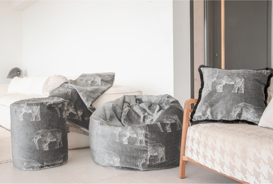 Sgabello in velluto | Sgabello in velluto grigio con ricamo elefanti | Poltrone sacco | MX HOME