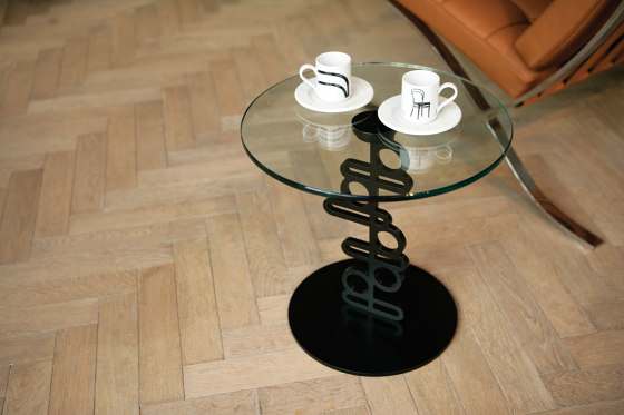 Ken side table, glass tabletop | Mesas auxiliares | Quodes