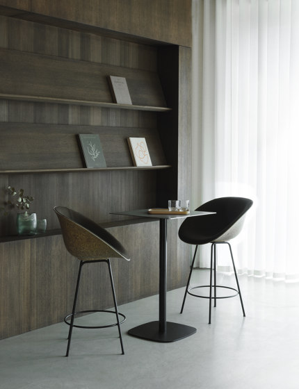 Mat Barstool 65 cm Black Steel - Hemp | Taburetes de bar | Normann Copenhagen