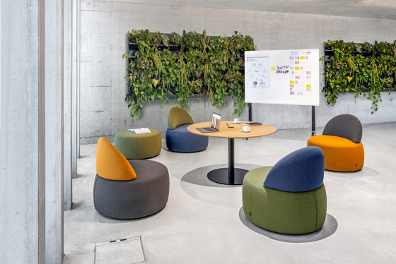 INCYCLE, Pouf with tabletop | Mesas de centro | Girsberger