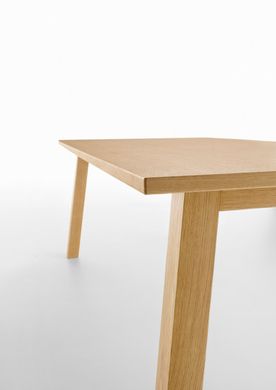 Oxton | Dining tables | Crassevig