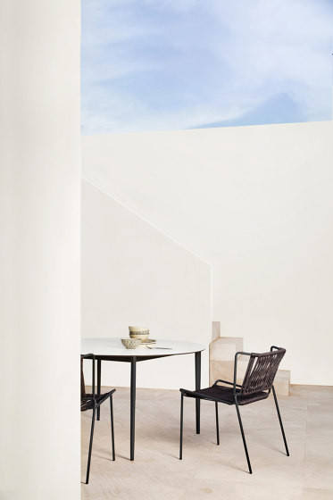 Out_Line Armchair | Armchairs | Expormim