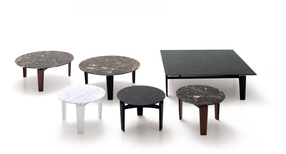 Tablet Petite table 80 H. 31 - Version avec plateau en marbre Carrara | Tables basses | ARFLEX