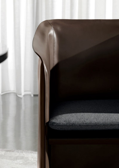 Case Armchair | Chairs | Minotti