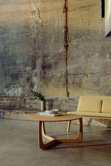 Lili lounge table | Ø90 oiled oak | Couchtische | møbel copenhagen