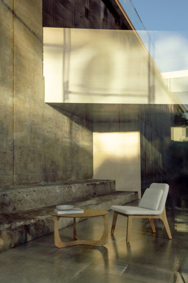 Lili lounge table | Ø90 oiled oak | Mesas de centro | møbel copenhagen