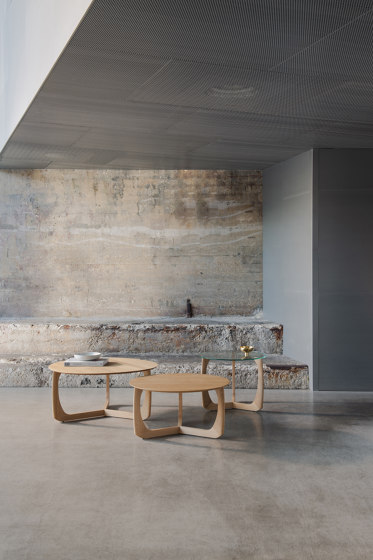 Lili lounge table | Ø90 oiled oak | Coffee tables | møbel copenhagen
