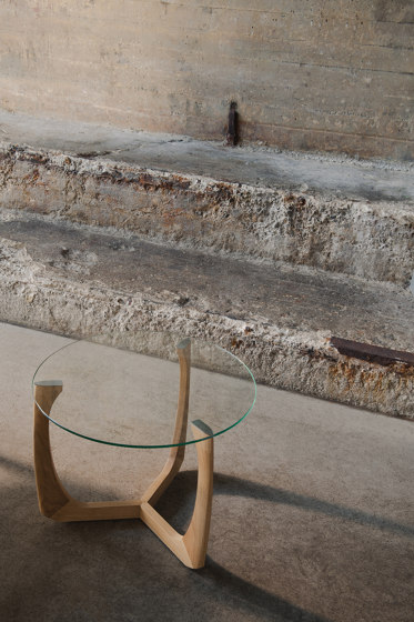 Lili lounge table | Ø60 oiled oak | Side tables | møbel copenhagen