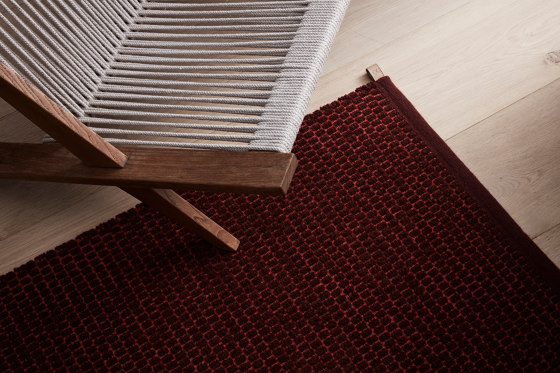 Doris | Cranberry Red 710 | Rugs | Kasthall