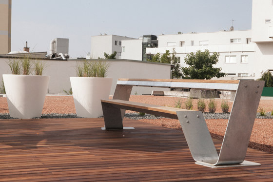 Hopper bench by extremis