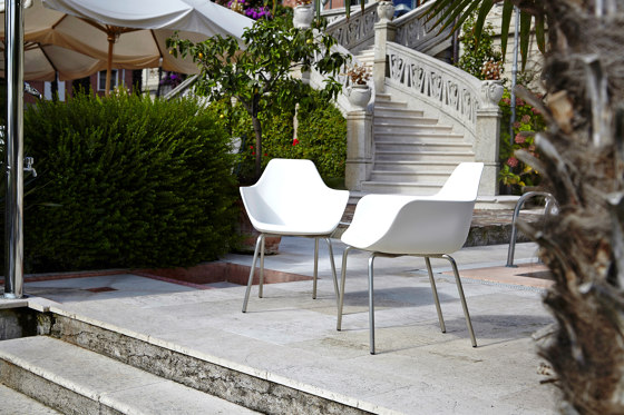 X Big Lounge Chair | Armchairs | ALMA Design