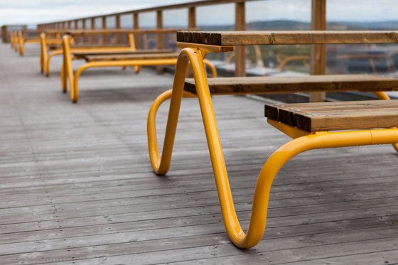 Hvilan double bench and table | Sistemi tavoli sedie | Vestre