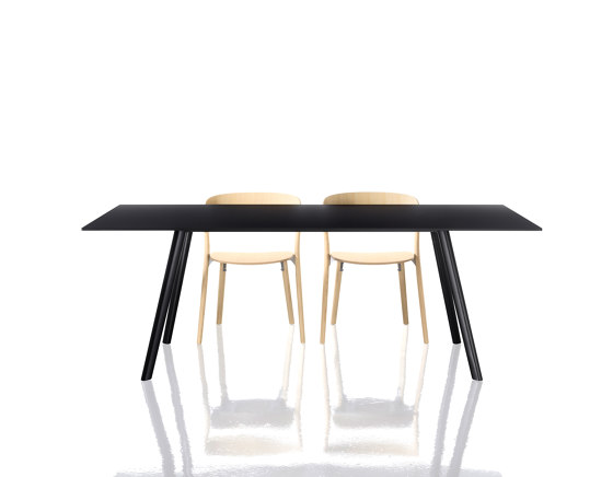 Pilo Table | Dining tables | Magis