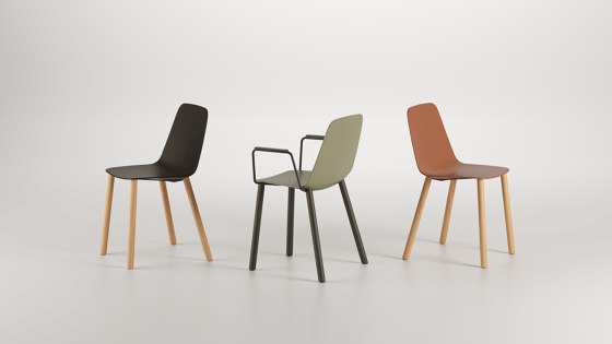 Maarten chair - swivel base & soft upholstery | Chaises | viccarbe