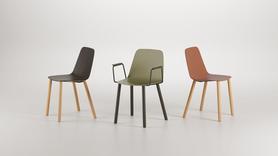 Maarten chair - swivel base & soft upholstery | Chaises | viccarbe