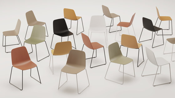 Maarten Plastic chair - four wooden legs base | Sedie | viccarbe