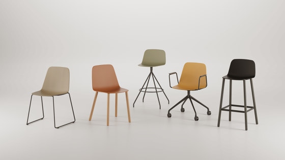 Maarten chair - wooden swivel base & soft upholstery | Chairs | viccarbe