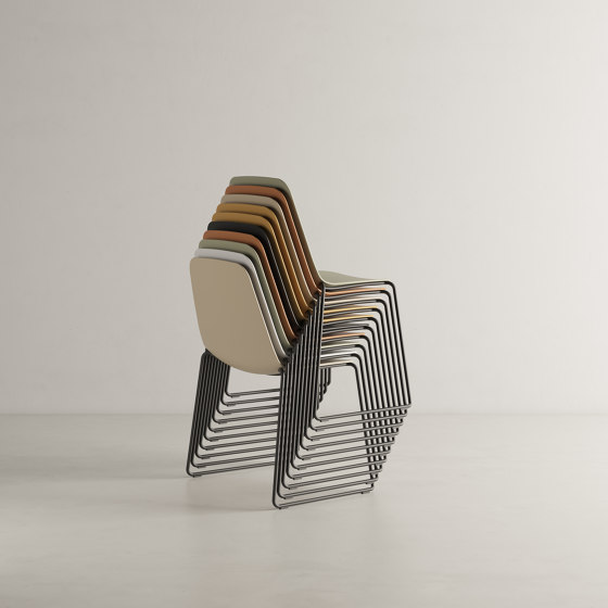 Maarten chair - wooden swivel base & soft upholstery | Chairs | viccarbe