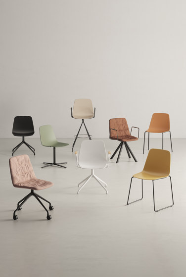 Maarten chair - wooden swivel base & soft upholstery | Chairs | viccarbe